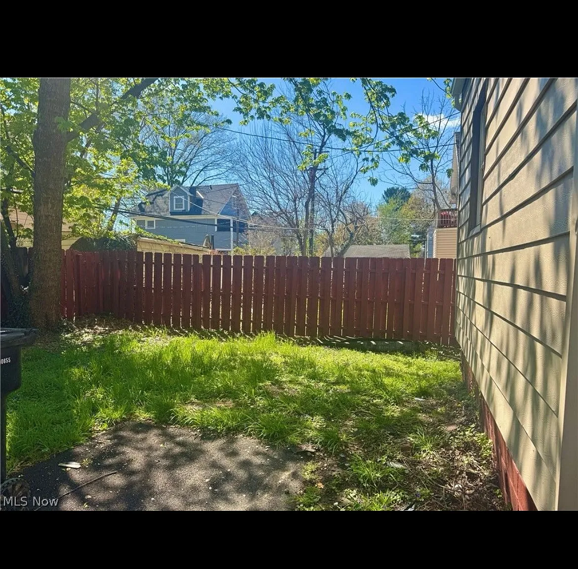 9606 Parmelee Ave — Photo 2