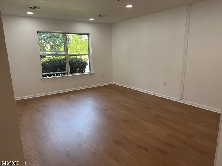 901 Stuyvesant Ave #106 — Photo 8