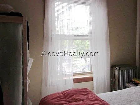 2 bed, 1.0 bath, 825 sqft, $3,400 — Photo 2