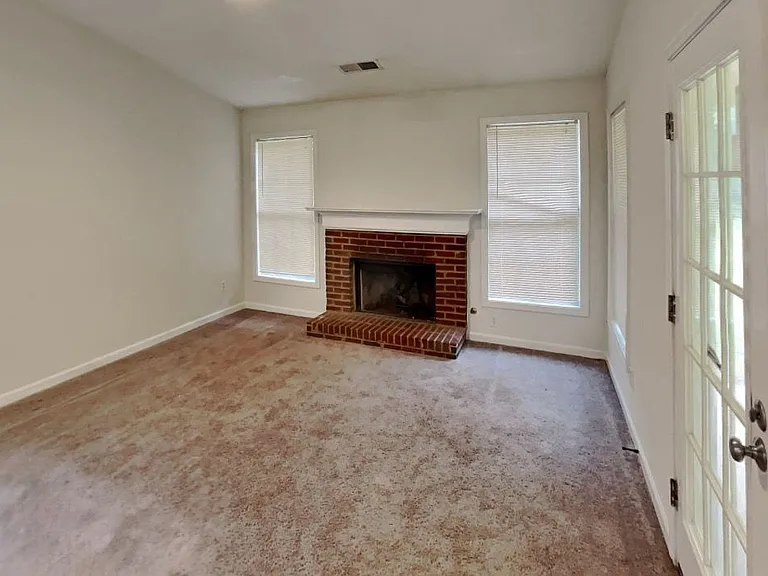 2416 Miller Oaks Cir — Photo 3