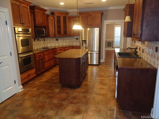 2nd image of 70 Cumberland Park Dr