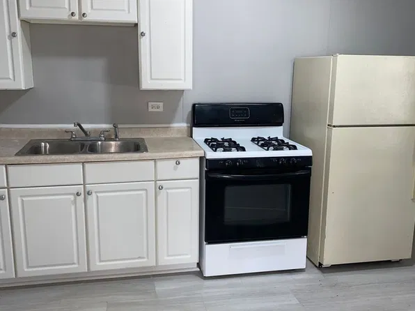 2900 Elim, 2900 & 2902 Elim Ave #3, Zion, IL 60099