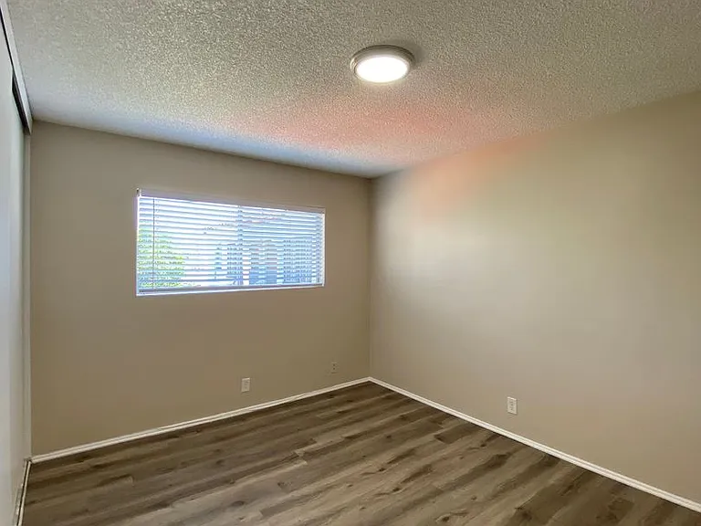 1116 Bennett Ave — Photo 8
