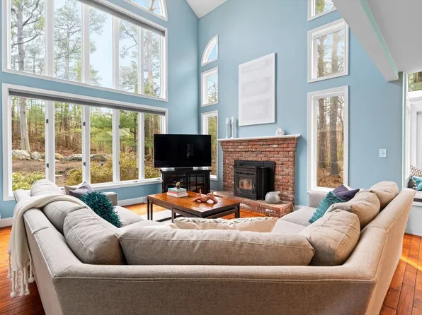 69 N Mill St, Hopkinton, MA 01748