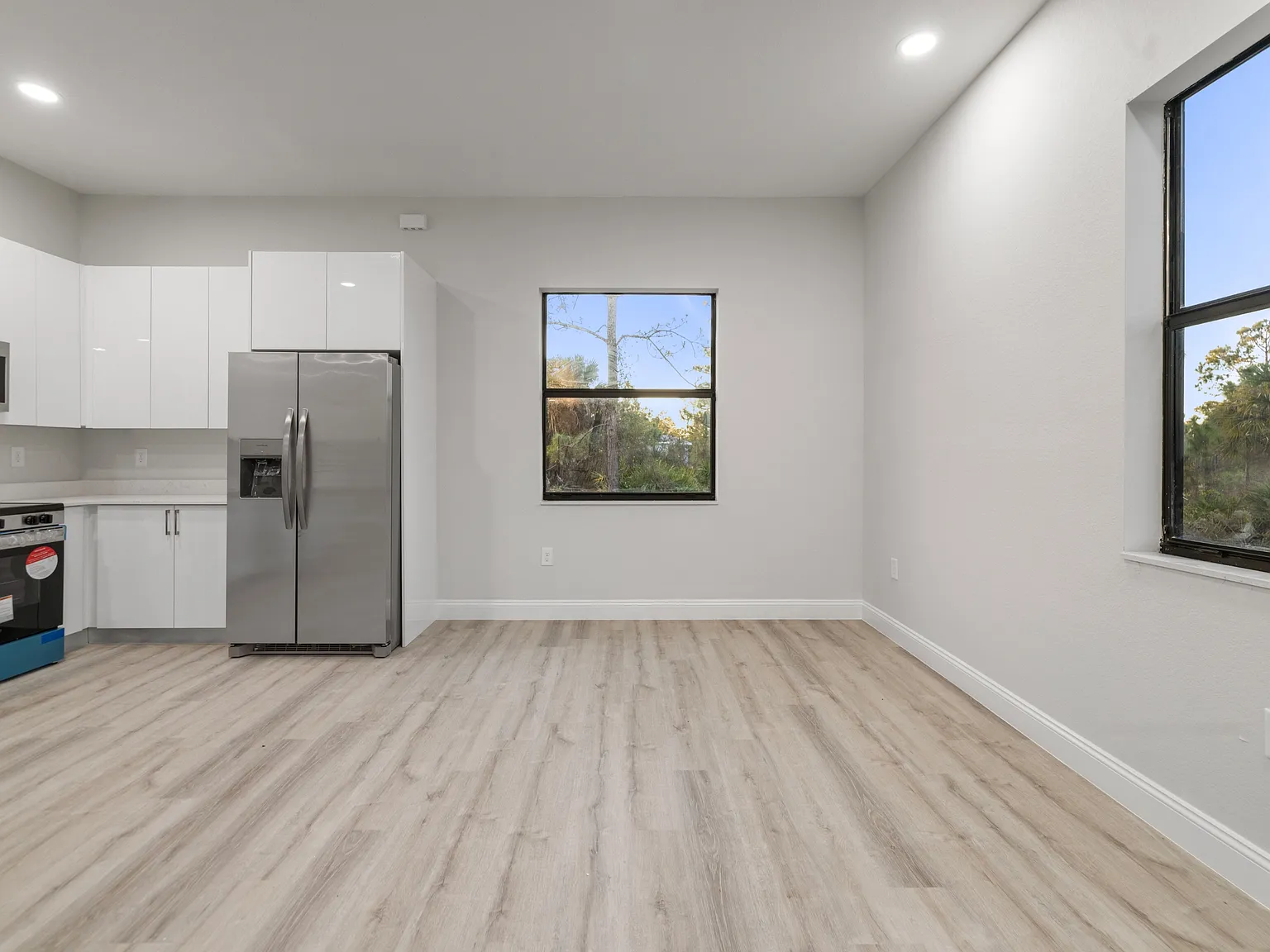 941 Elgin Street - 1 — Photo 3