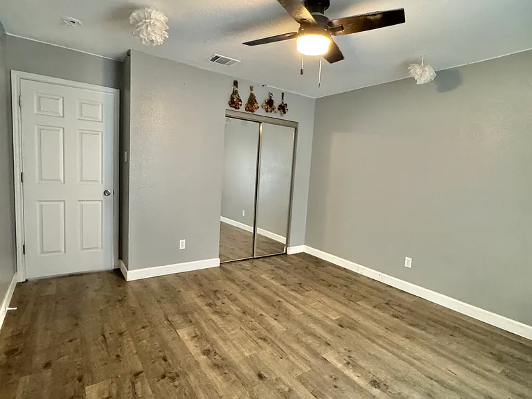 14410 Mangold Ln — Photo 9