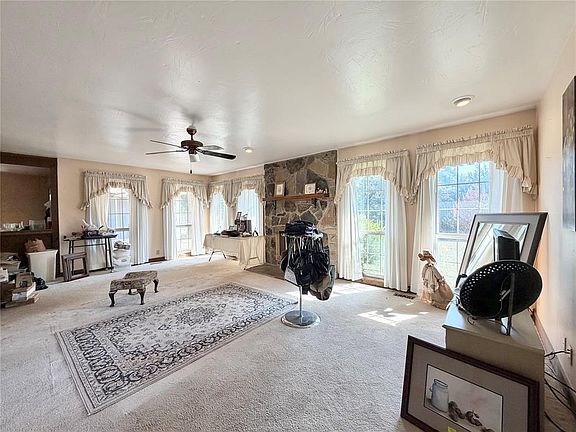5th image of 1 Oakridge Dr