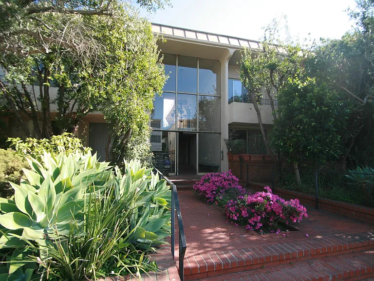 11920 Mayfield Ave #7 — Photo 1