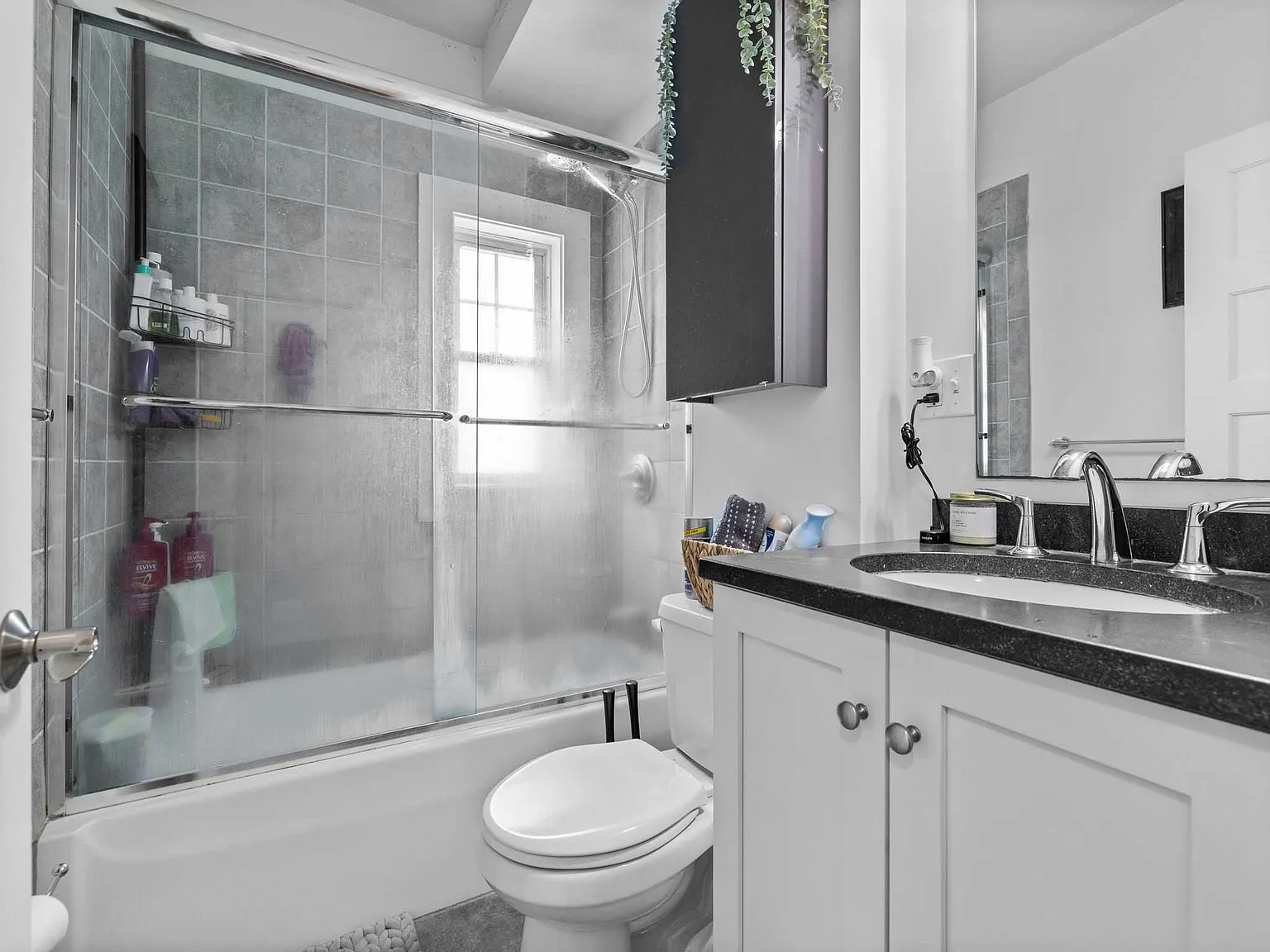 3 bed, $3,900 — Photo 2