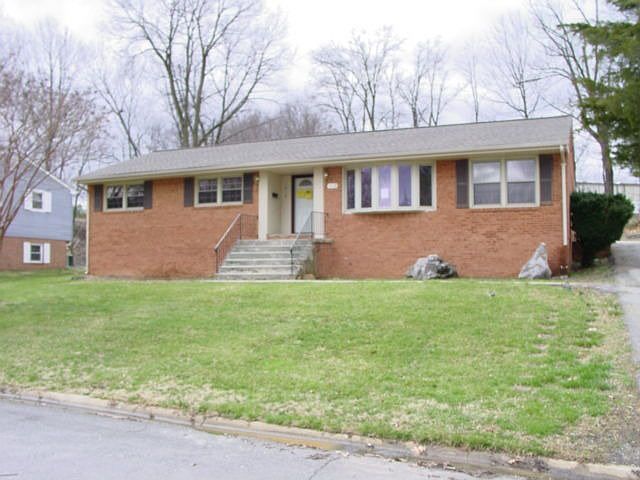 1st image of 1019 Grove Ln