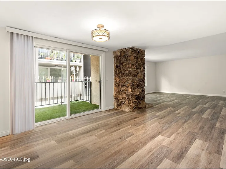 Florentine Apartments — Photo 36