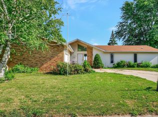 2004 Barnes St, Urbana, IL 61802