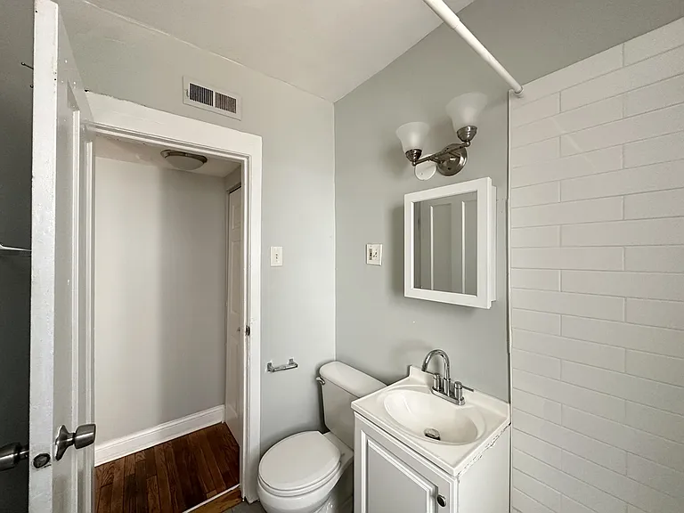 7000 N Paulina St #2 — Photo 20