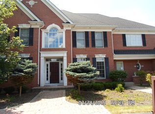 39W065 Lookout Ln, Campton Hills, IL 60175