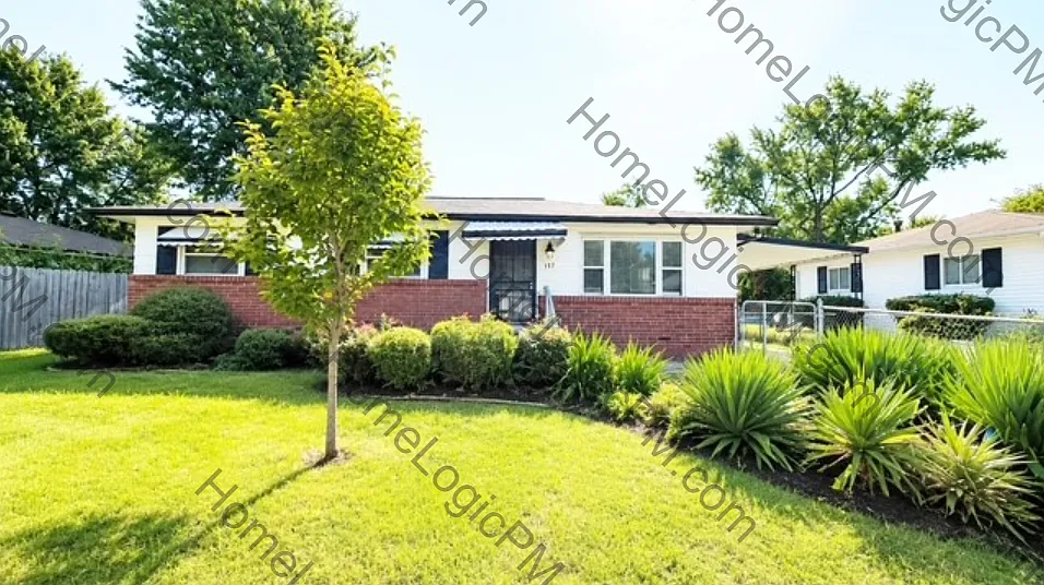 3 bed, 1.5 bath, 960 sqft, $1,585 — Photo 1