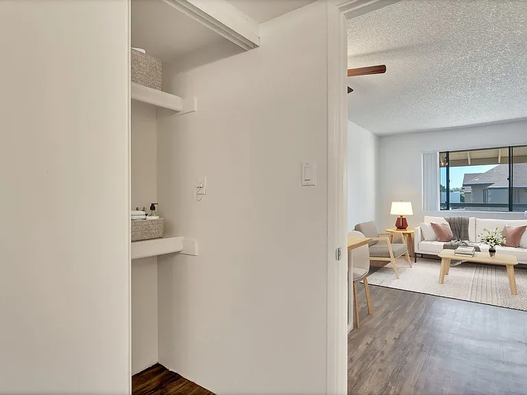 Tesoro Apartments — Photo 36