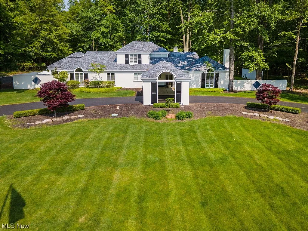5469 Bay Hill Dr photo 1