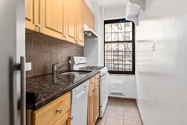 Rented by Douglas Elliman | media 3