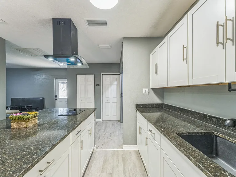 465 Rio Grande Ln #B — Photo 19