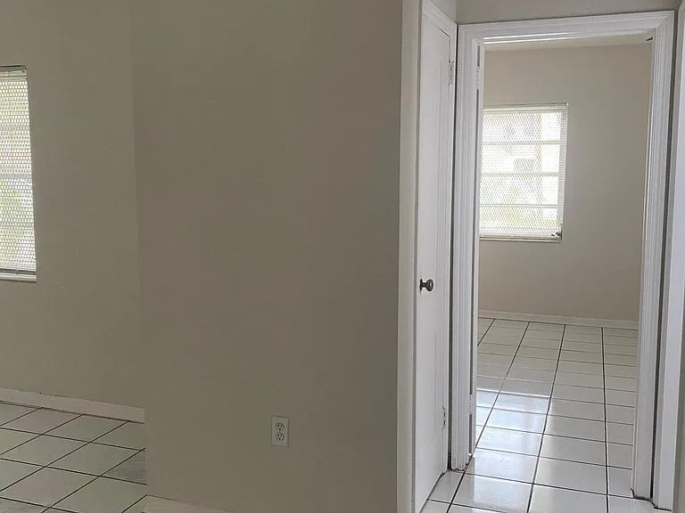 233 Phoenetia Ave #3 — Photo 9