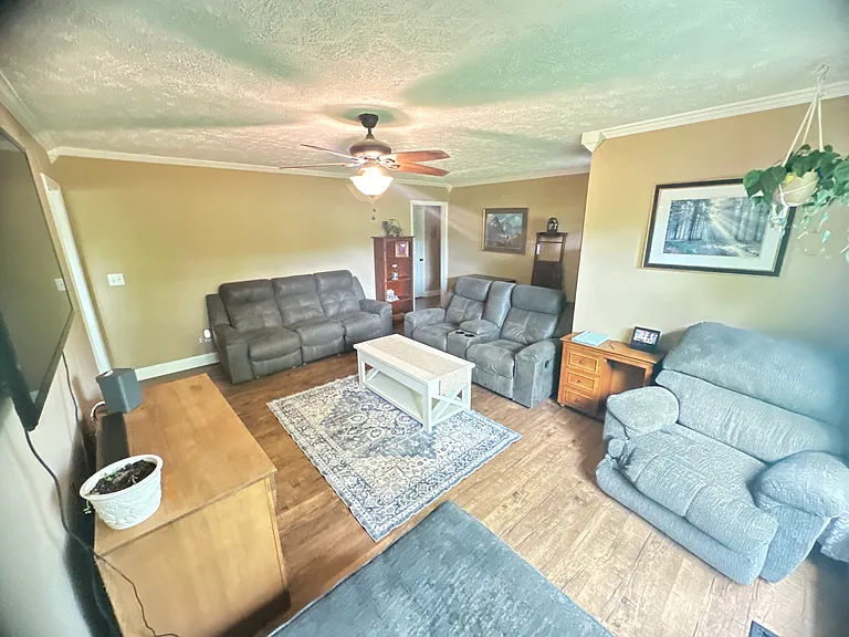 1221 Union St — Photo 6