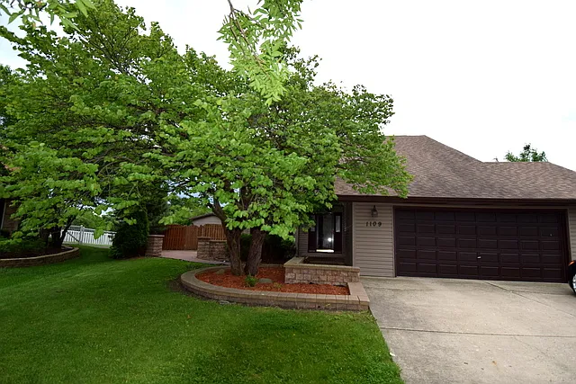 1109 Home Ct photo 1