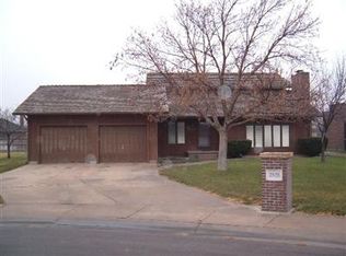 2528 Brush Creek Cir, Great Bend, KS 67530