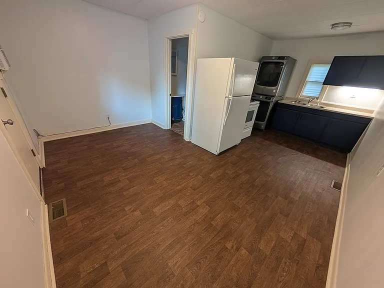 421 West St #4 — Photo 3