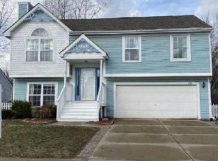578 Thornhill Ct, Belleville, MI 48111