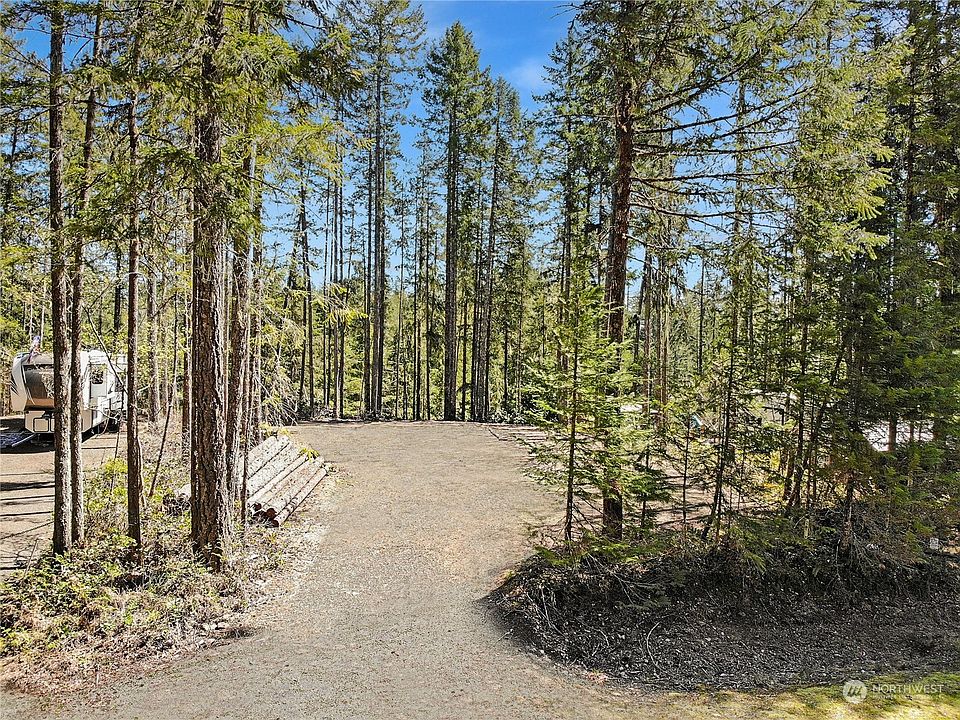 1st image of 121 Dogleg Place