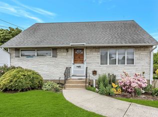 71 Miller Rd, Hicksville, NY 11801