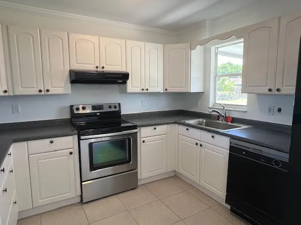 582 NW La Brea Avenue, Port St Lucie, FL 34983