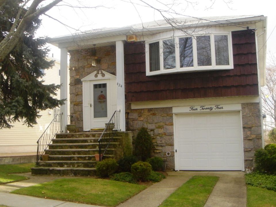 SPACIOUS RAISED RANCH