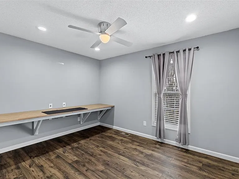 235 John Charles Dr — Photo 9