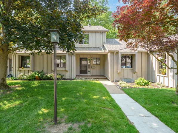 3745 Cedaridge Rd, Kalamazoo, MI 49008
