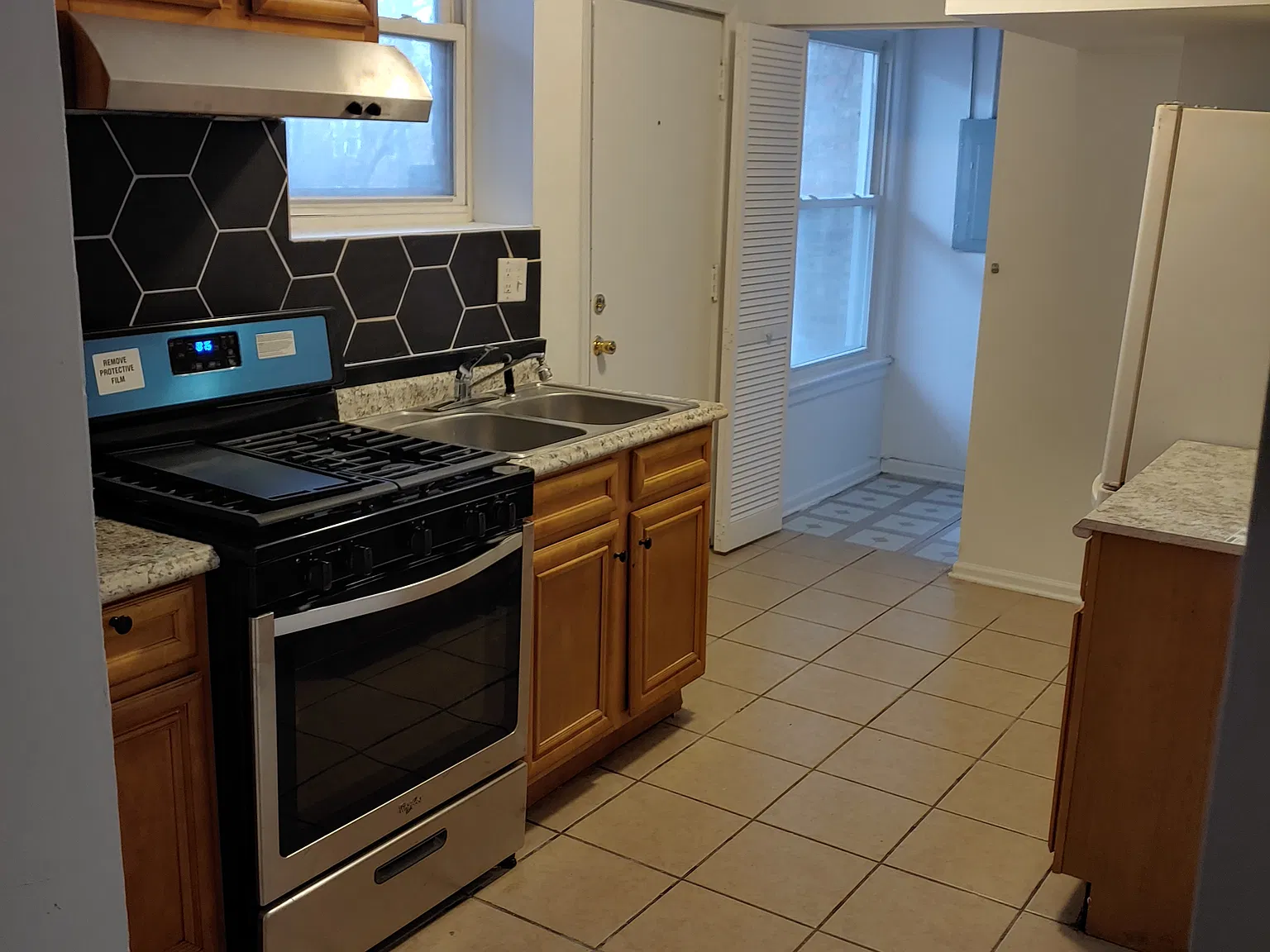 8159 S Merrill Ave — Photo 4