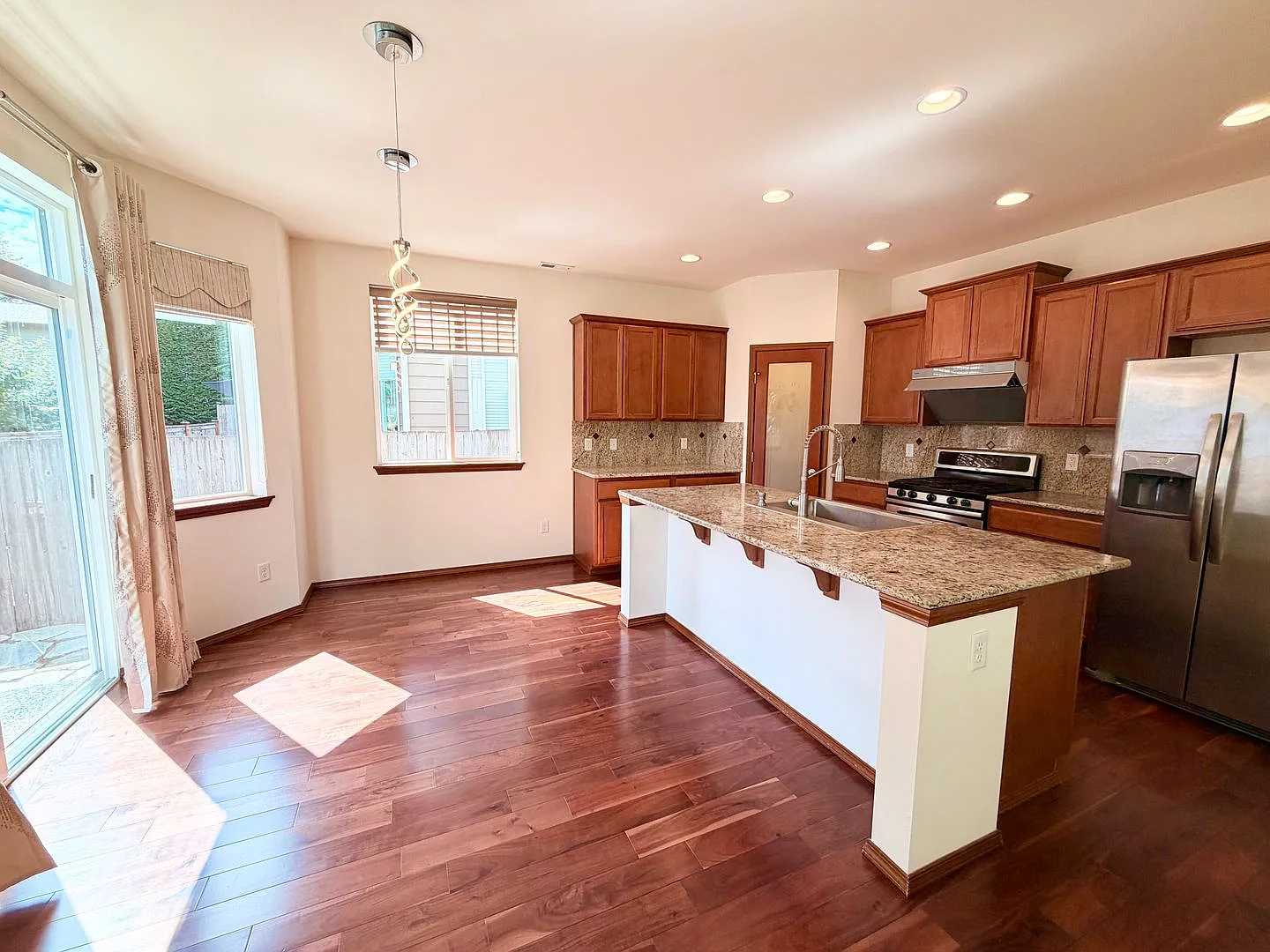 Stunning 4BR Woodmark Home with Office,A/C & Tesla Charger - Walk to Top Schools! — Photo 3