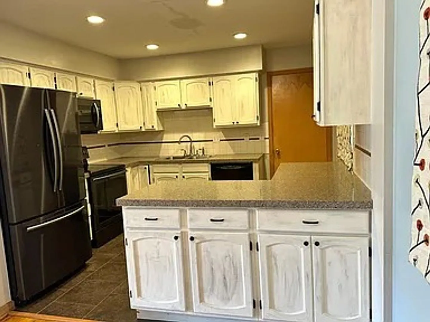 3406 S 91st St 3 Bed/1.5 Bath in Westside School District | Hardwood Floors, 2-Car Garage, Fenced... — Photo 2