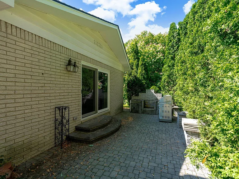 2611 Colby Dr — Photo 7