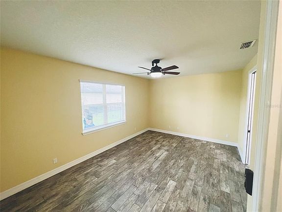 5th image of 2642 Mead Ave