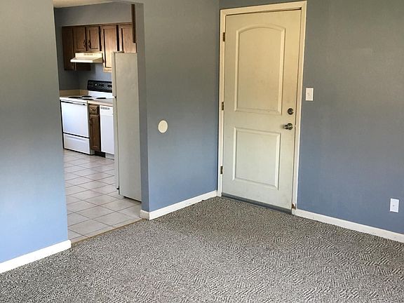 4th image of 608 Sycamore Cir APT 3