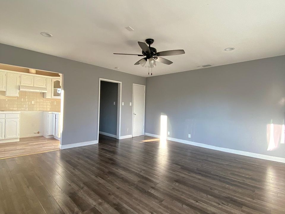 Living Area includes a walk-in closet with more storage!