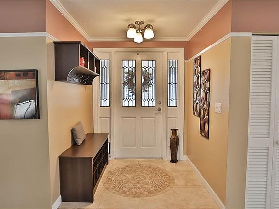 5th image of 580 Waterford Cir E