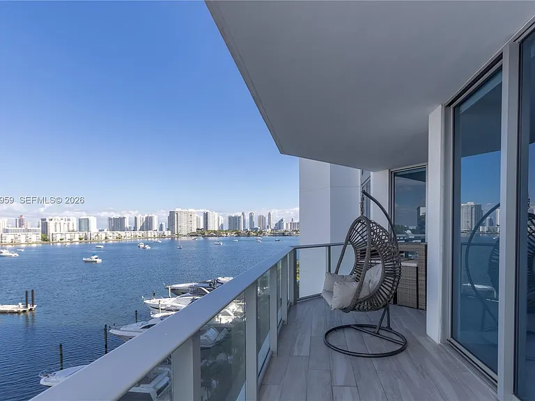 17111 Biscayne Blvd #505 — Photo 31