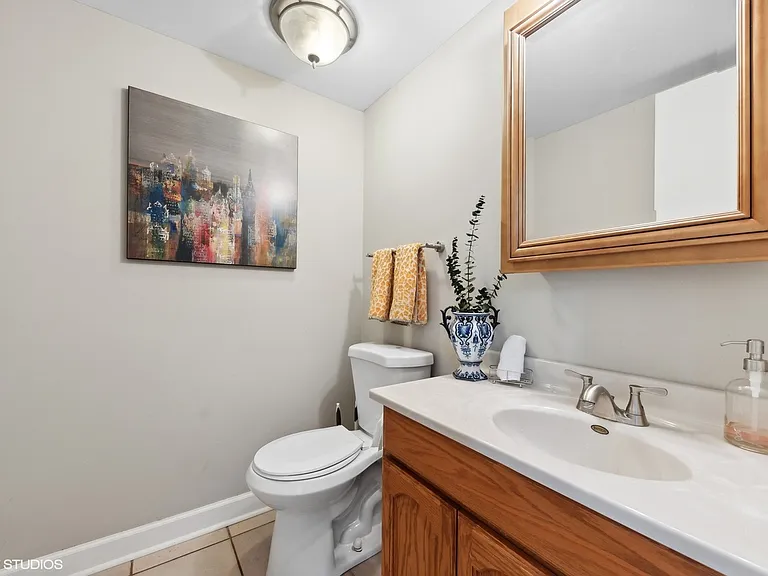124 W Austin Ave — Photo 9