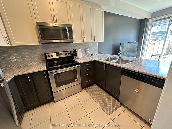 2nd image of 31 Davenfield Cir