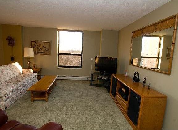 5th image of 6615 Lake Shore Drive S