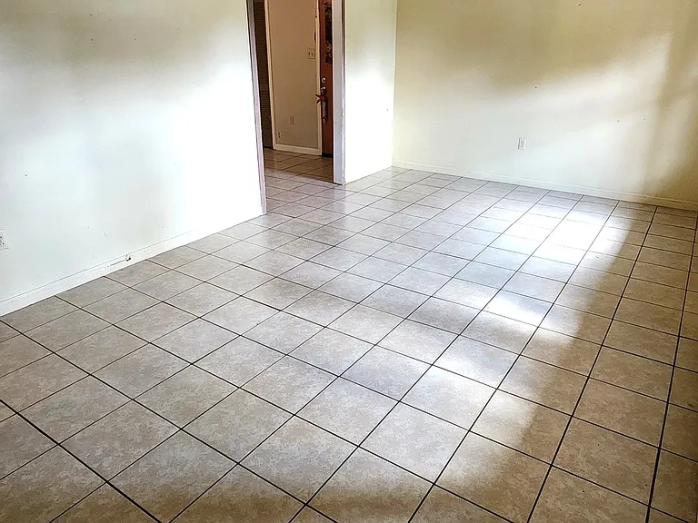 310 W Ray Dr — Photo 10