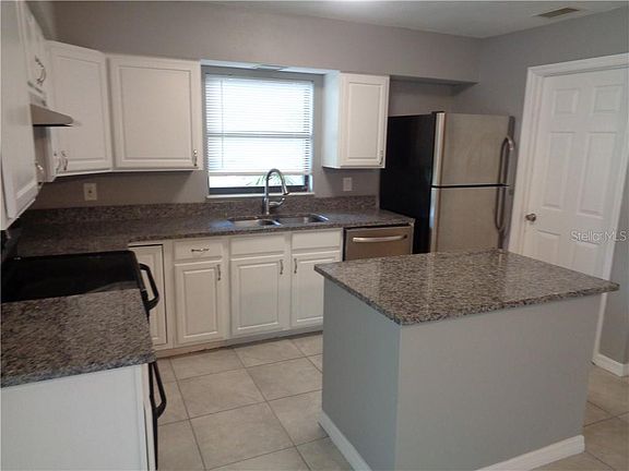 5th image of 719 Galsworthy Ave #9
