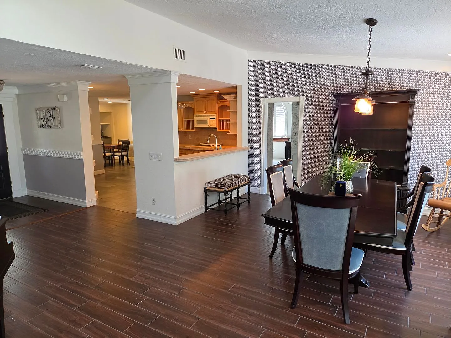 Move-In Ready Palm Harbor Pool Home Furnished & Pet Friendly — Photo 4